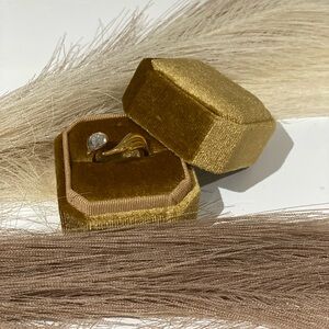 Elegant Gold Ring with Crystal Accent